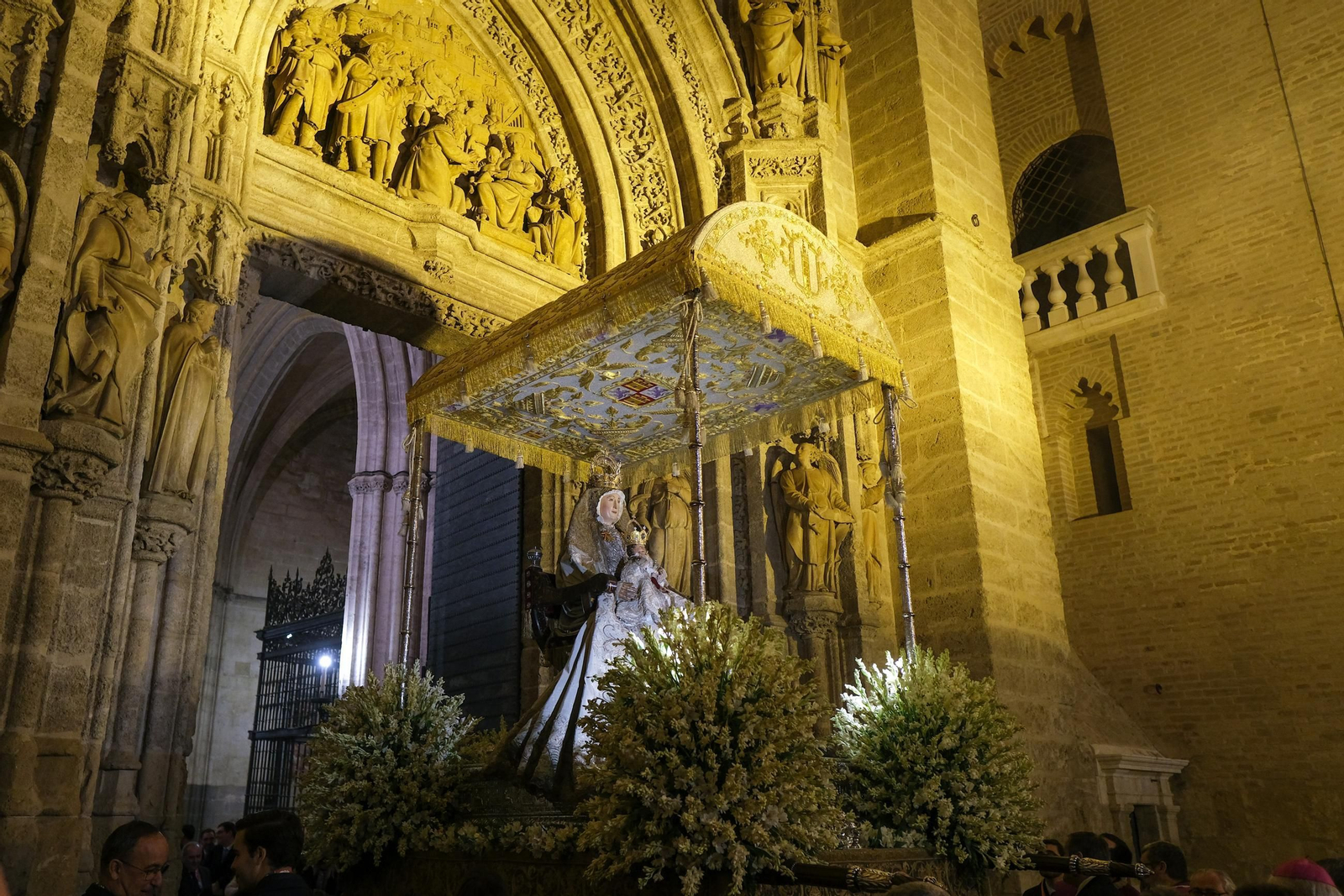 Imágenes del regreso de la Virgen de los Reyes