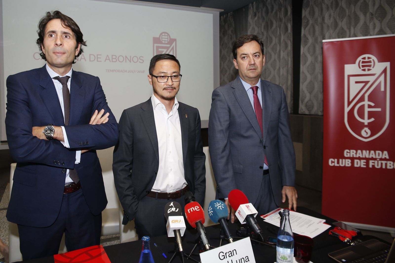 Ignacio Cuerva, Kangning Wang y Antonio Fernández Monterrubio, durante el acto de presentación de la campaña de abonos para la próxima temporada.