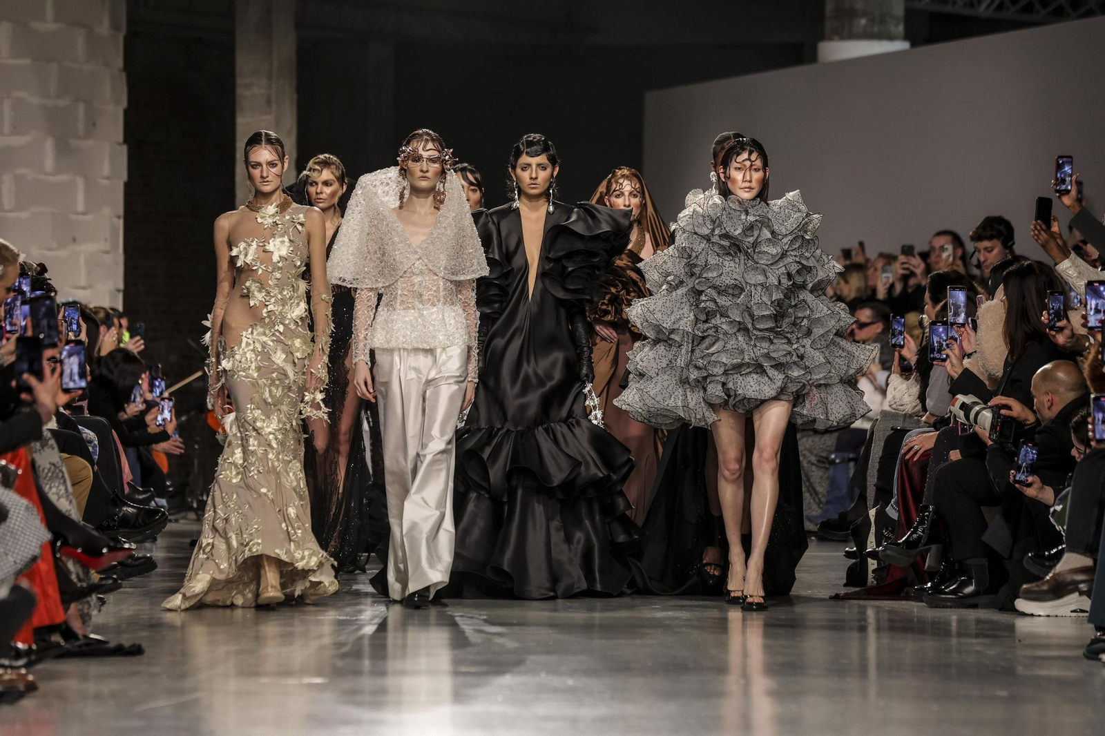 Las mejores imágenes del desfile de Juana Martín en París