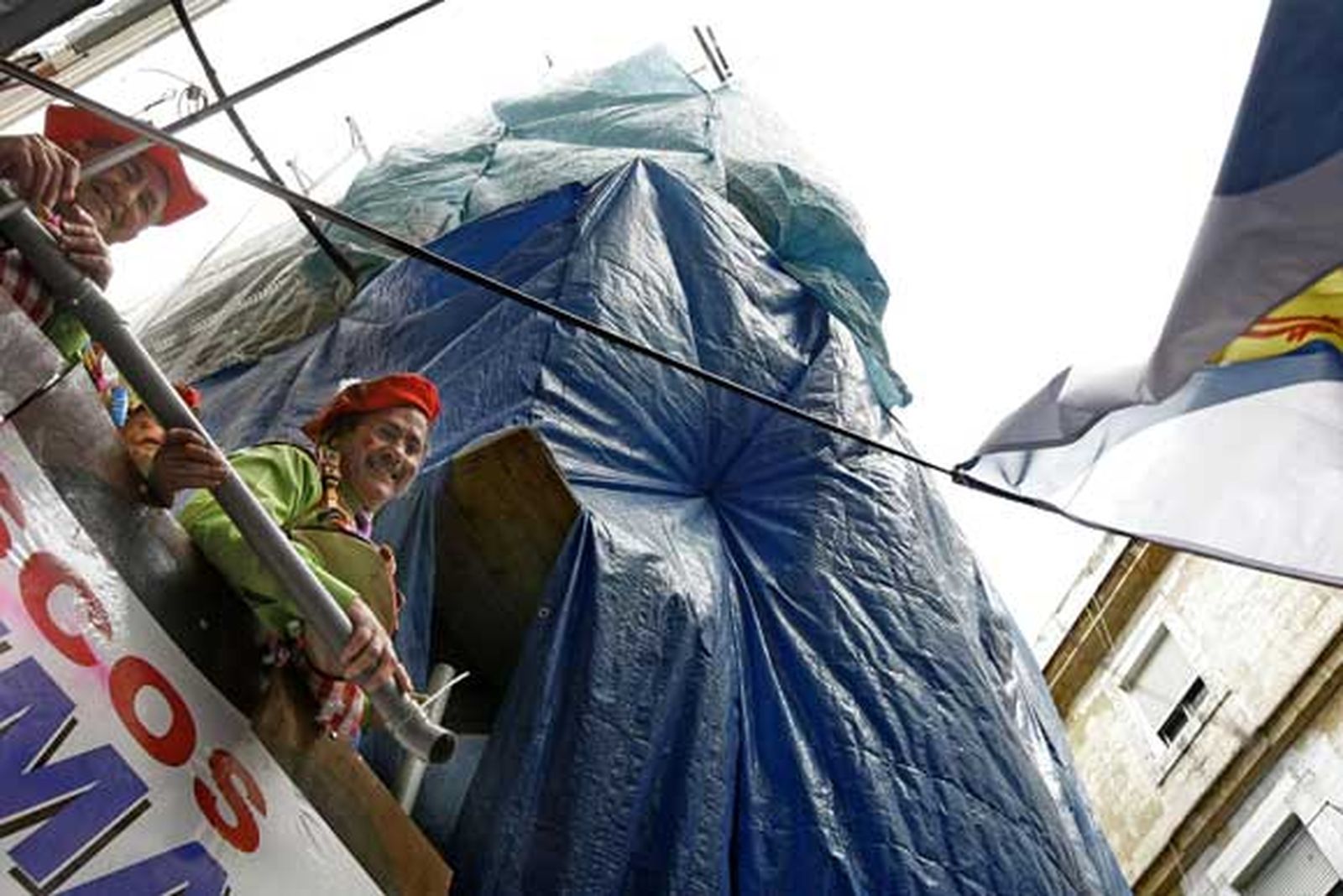 Gaditanos y foráneos tomaron las calles del centro en el primer fin de semana de Carnaval

Foto: Julio Gonzalez