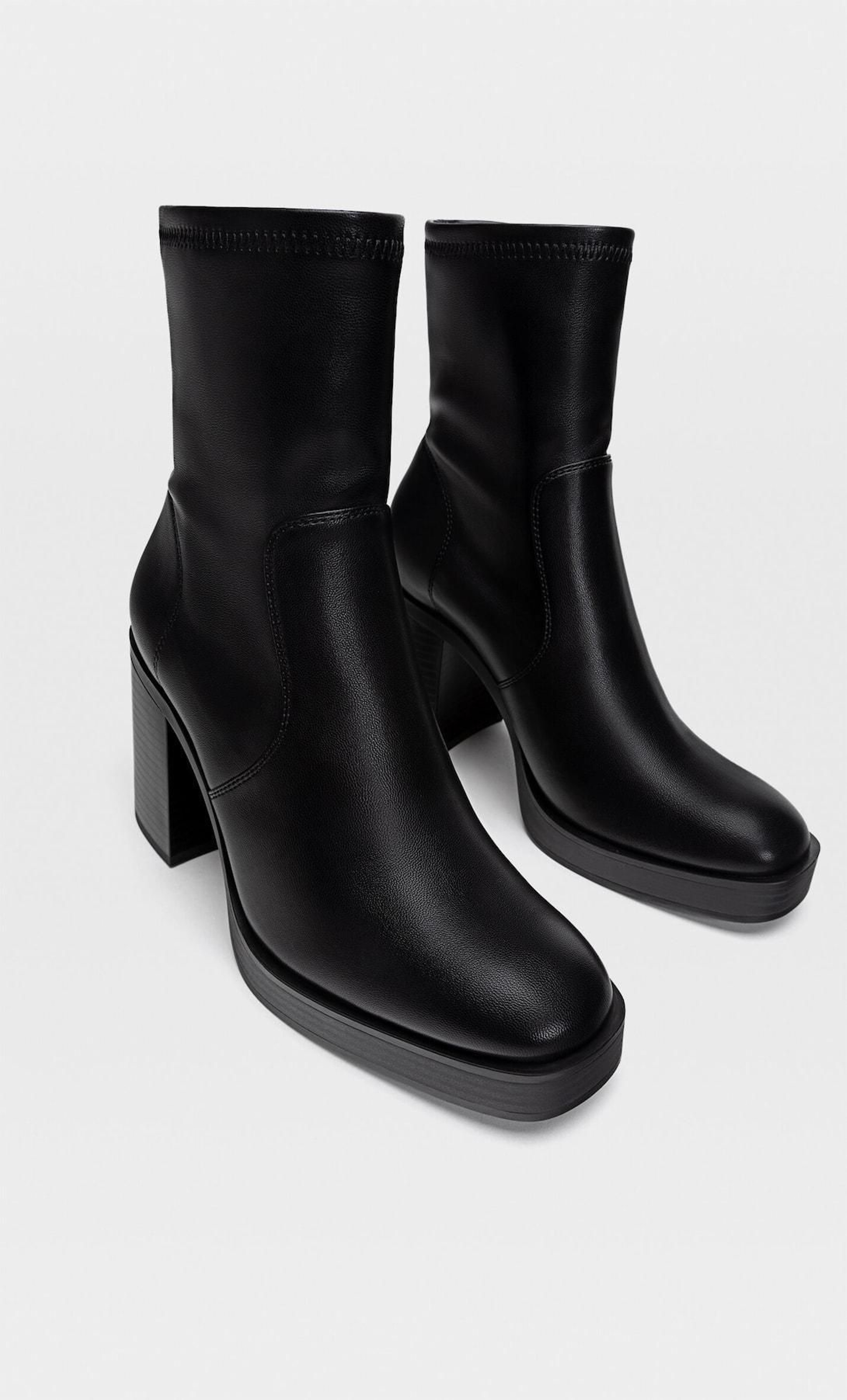 Botines de tacón ancho de Stradivarius.