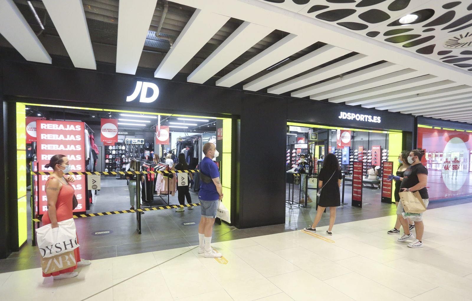 Las fotos de los centros comerciales de Málaga abiertos, en la fase 2 de la desescalada