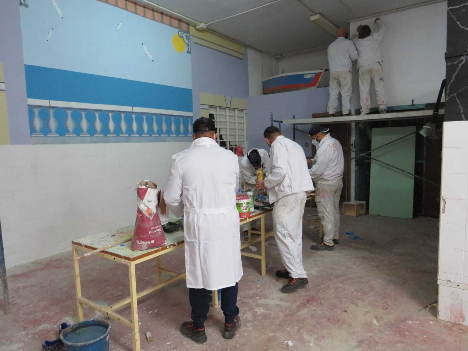 Alumnos del módulo de operaciones auxiliares de pintura de El Acebuche.