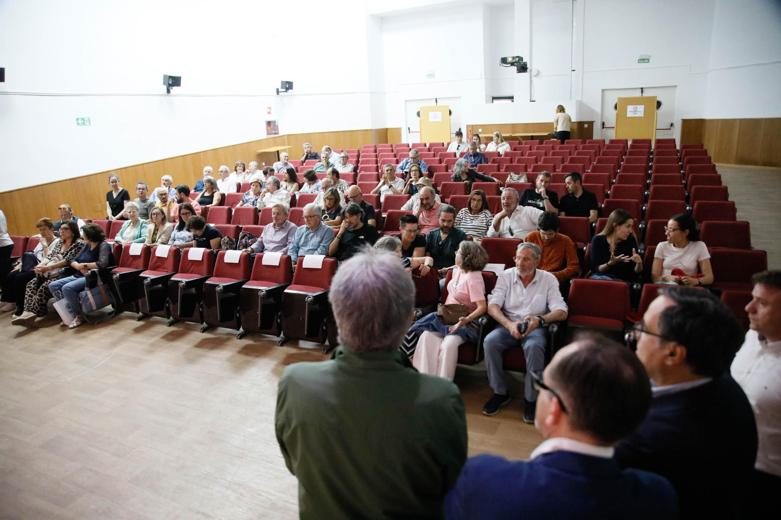Imágenes de la presentación del documental "Almagrera, un sueño minero" en la biblioteca Villaespesa de Almería