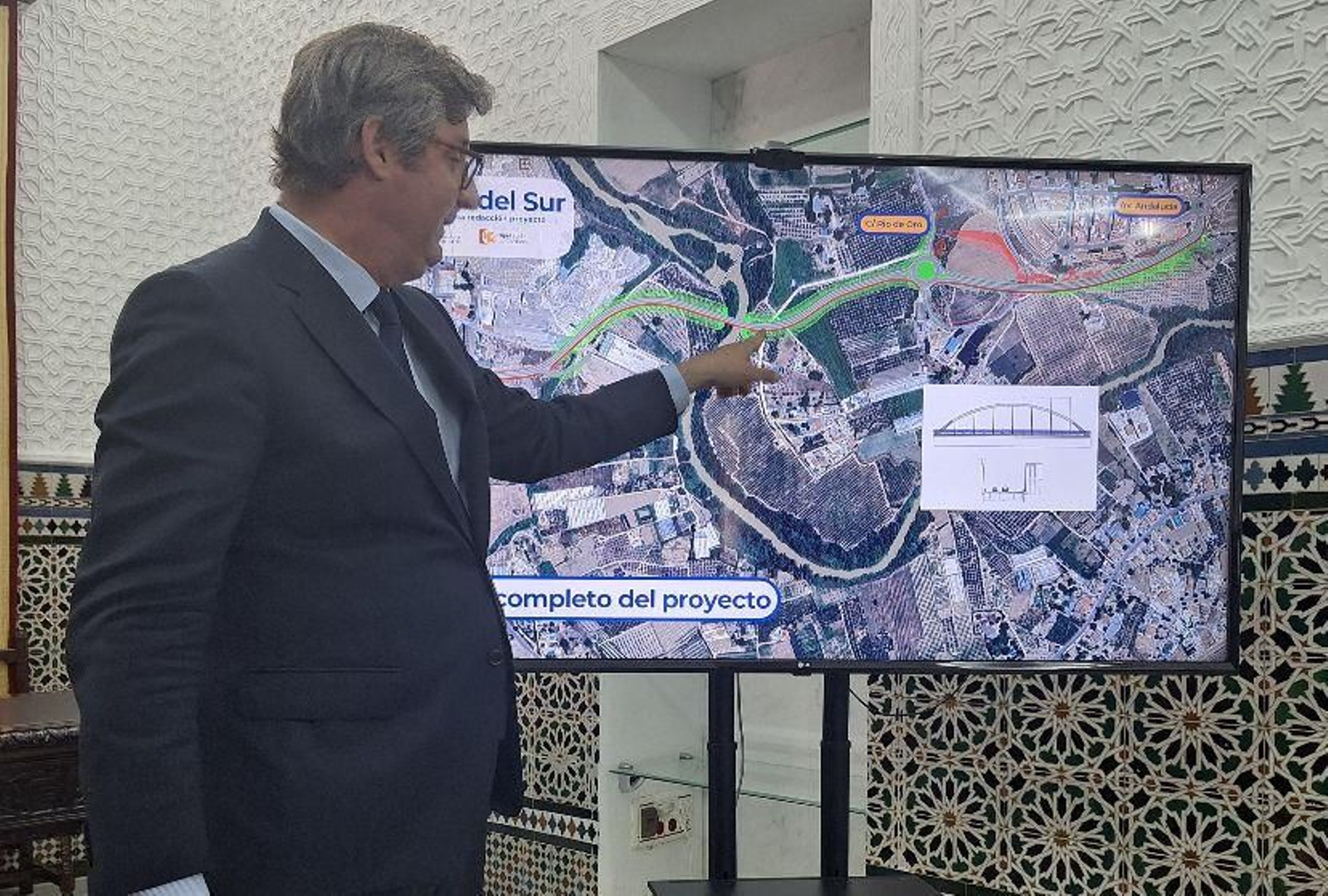 El alcalde de Puente Genil, Sergio Velasco, presenta el proyecto del segundo puente sobre el río Genil El alcalde de Puente Genil, Sergio Velasco, presenta el proyecto del segundo puente sobre el río Genil