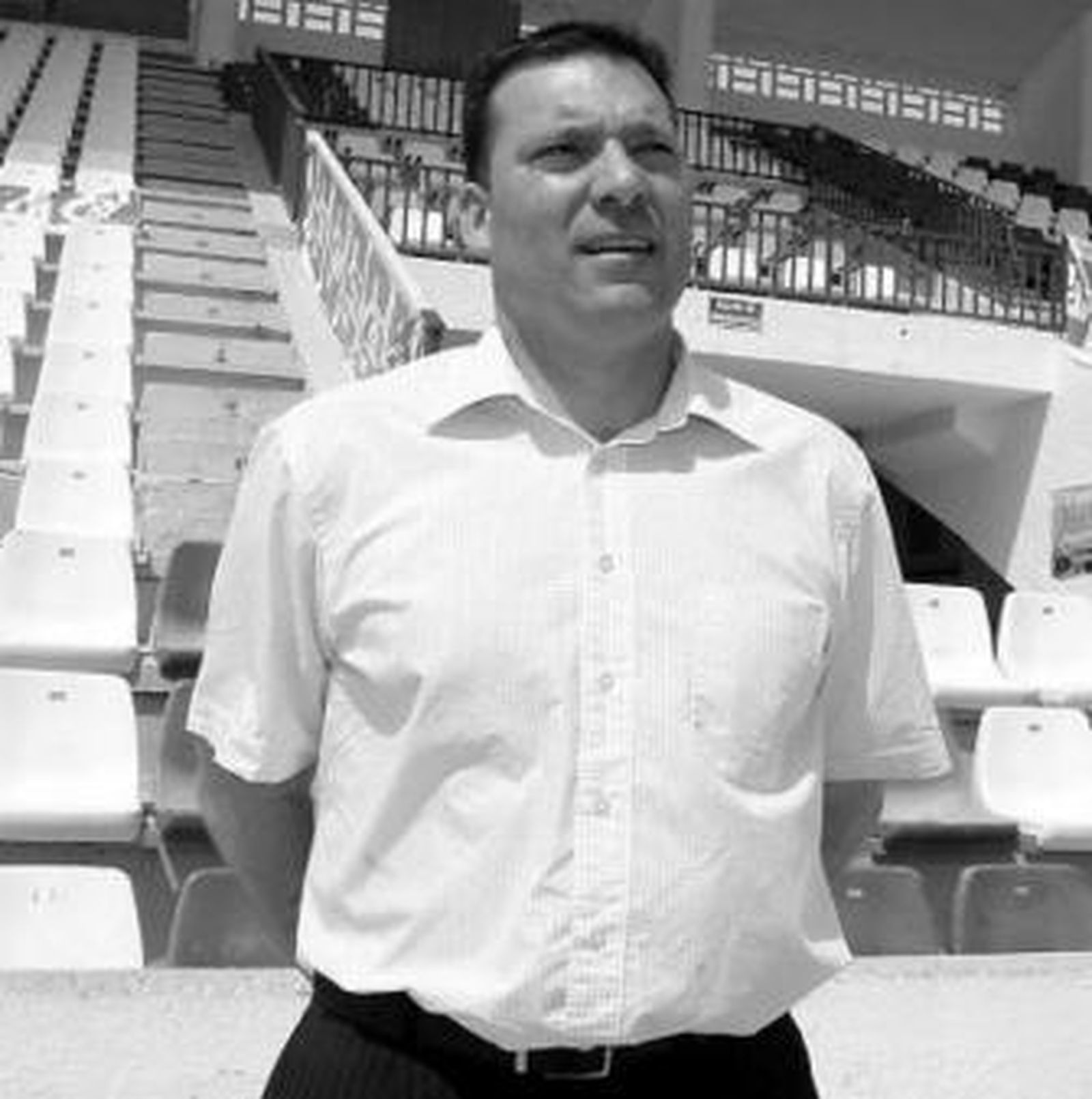 Alberto Ferri posó ayer en las gradas del Cuvillo.