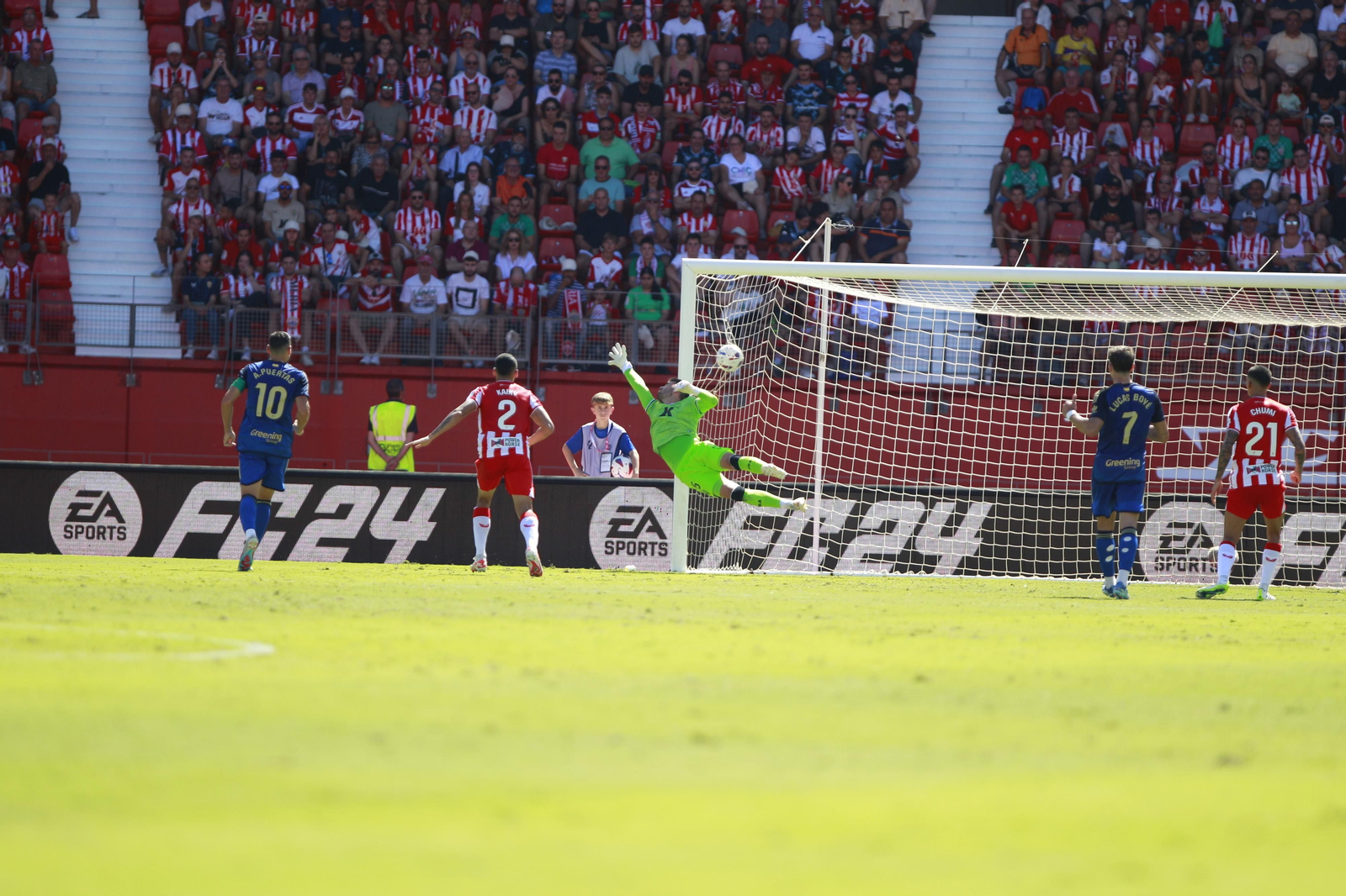 Imágenes del empate a 3 de la U.D. Almería y el Granada C.F.