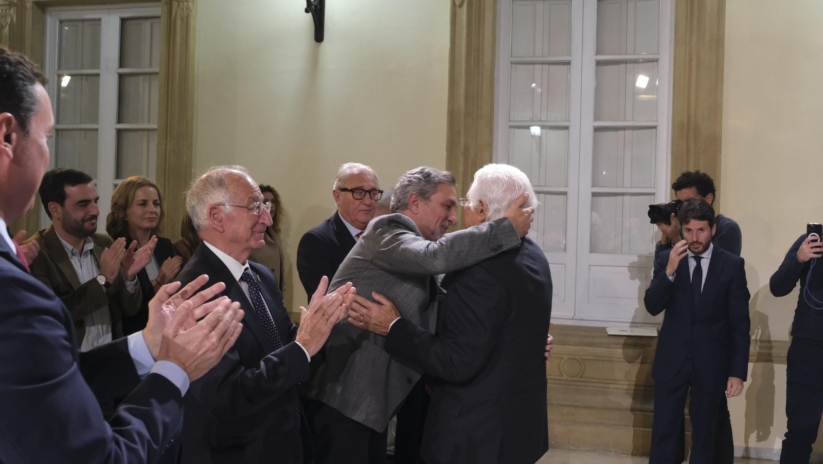 Imágenes de la entrega del Escudo de Oro de la Provincia de Almería a José María Martínez de Haro