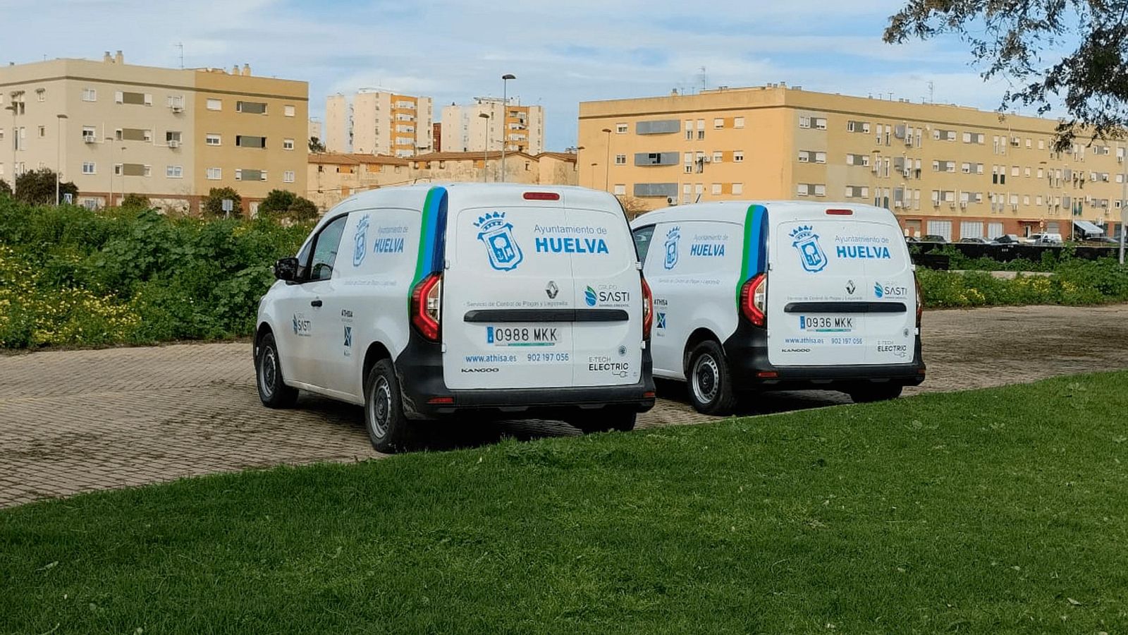 Dos de los nuevos vehículos eléctricos.