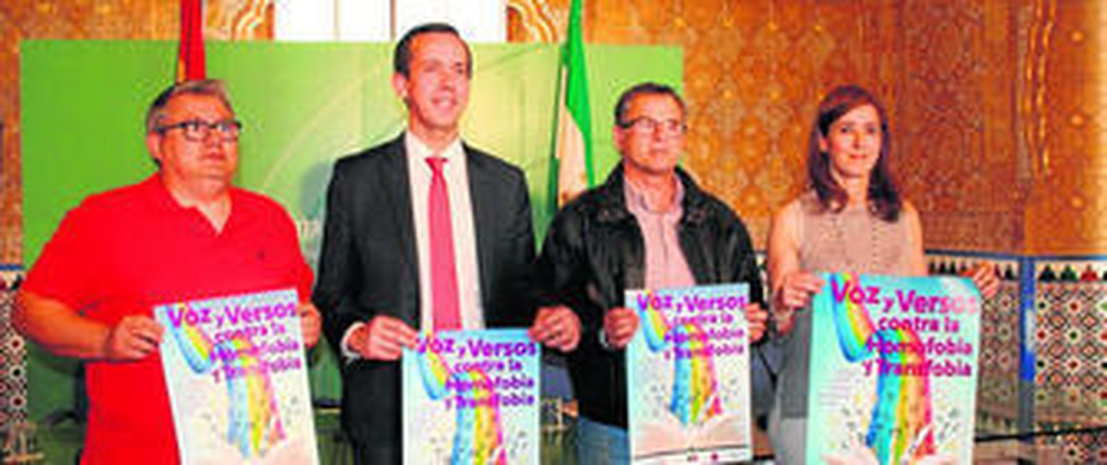 El delegado de Salud de la Junta con los representantes de Colega y de Poetas del Sur durante la rueda de prensa.