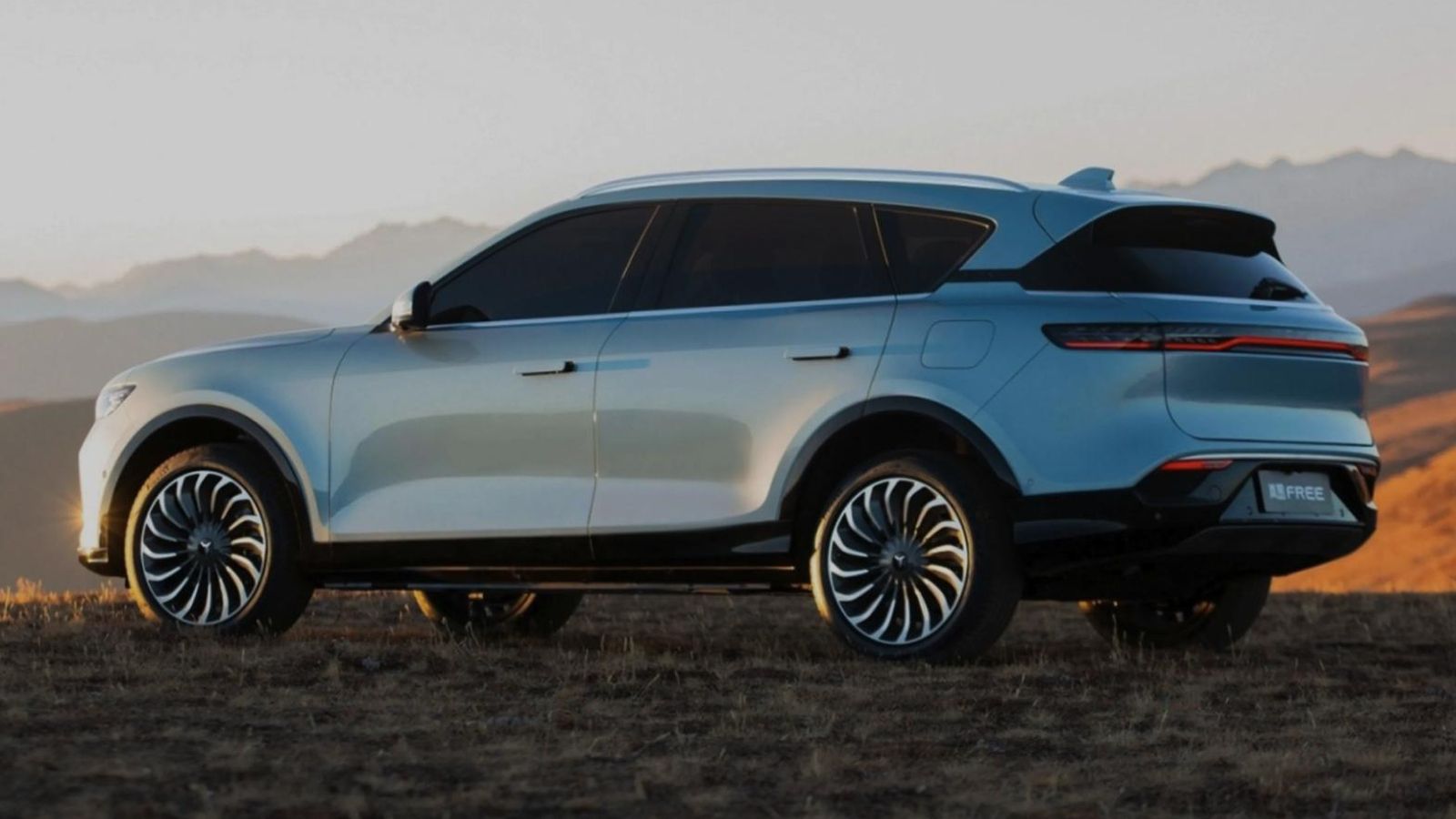 Con 4,90 m, el Voyah Free se sitúa entre los SUV eléctricos de mayor tamaño del mercado.