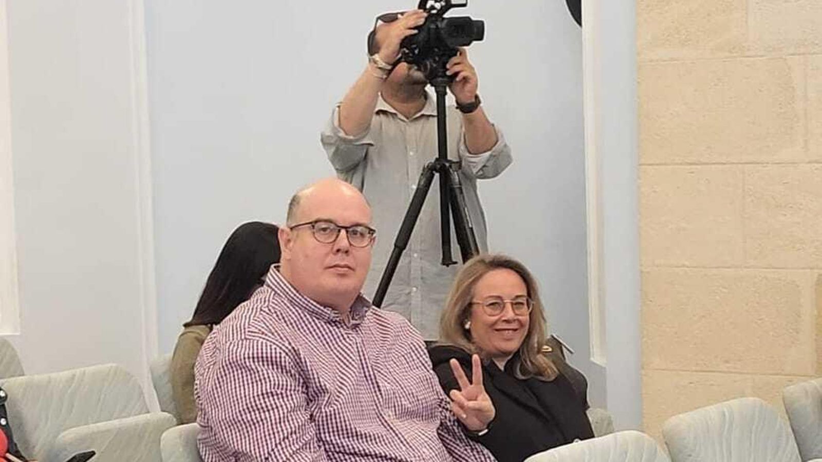 José Antonio Asensio y Charo López, este martes en el pleno municipal de Jerez.