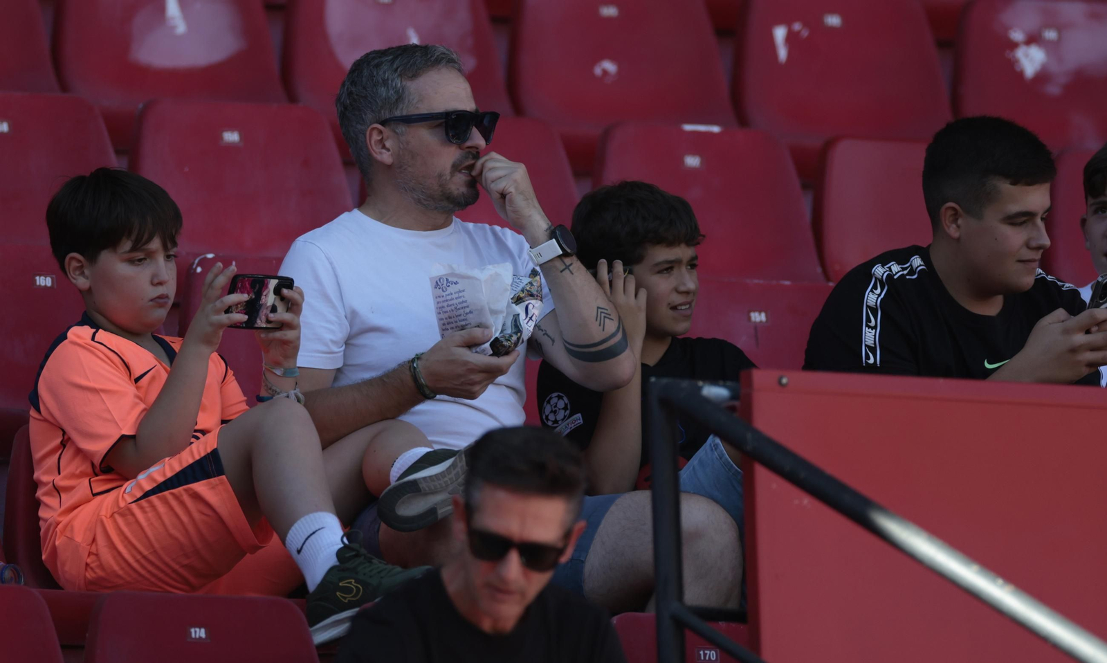 Búscate en las fotos del Sevilla FC - Barcelona