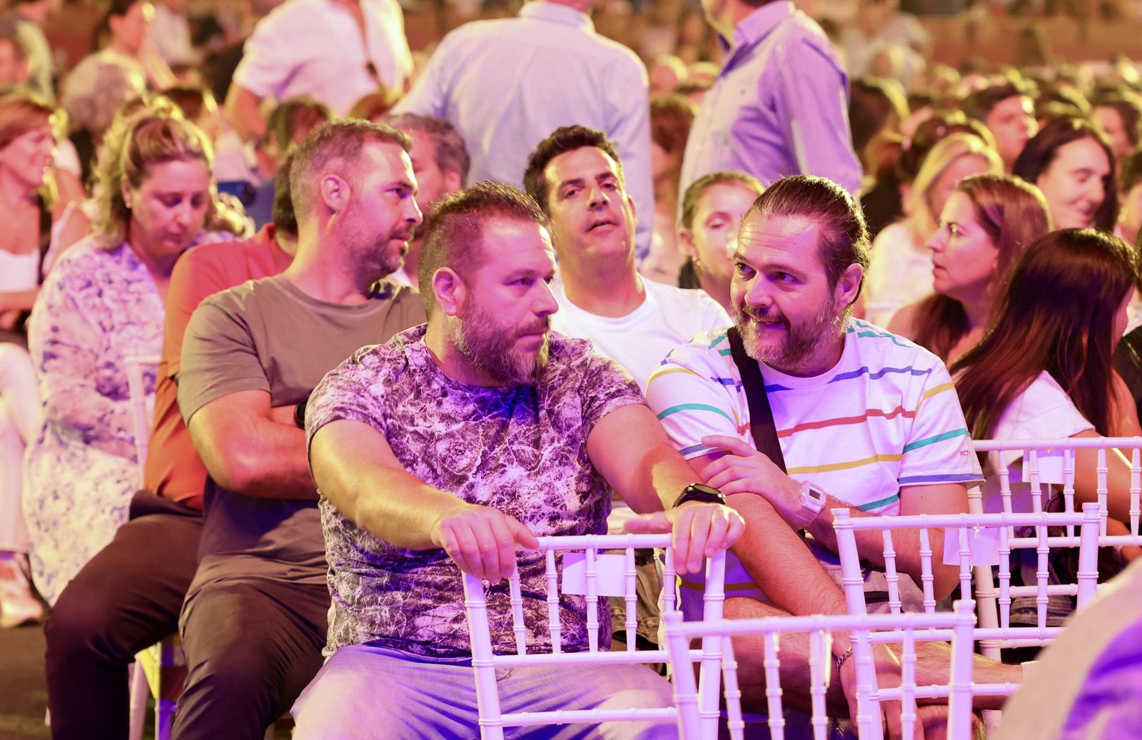 Búscate en el concierto de Hombres G