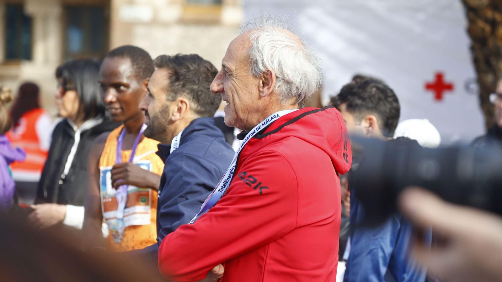 Fermín Cacho contempla la prueba.