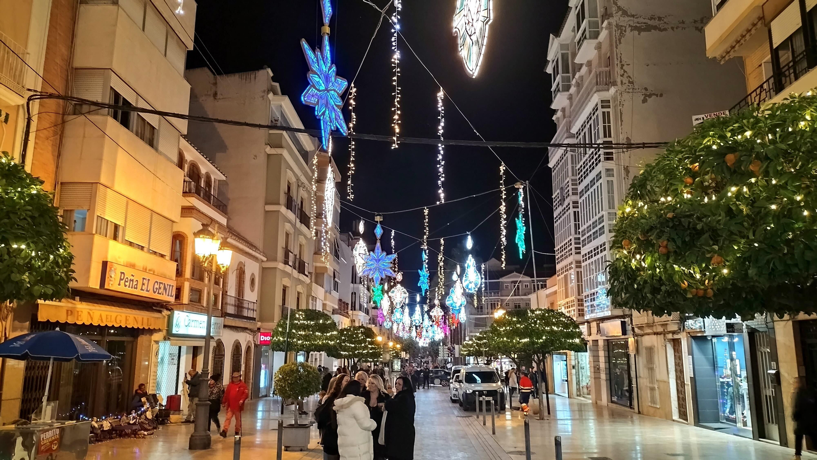 En fotos, locura por las luces de Navidad de Puente Genil