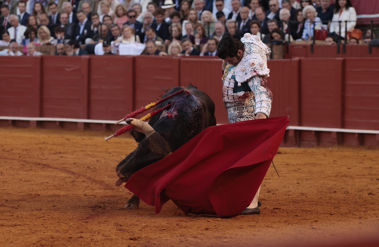 Las imágenes de los toros en Sevilla con Morante de la Puebla, José María Manzanares y Talavante