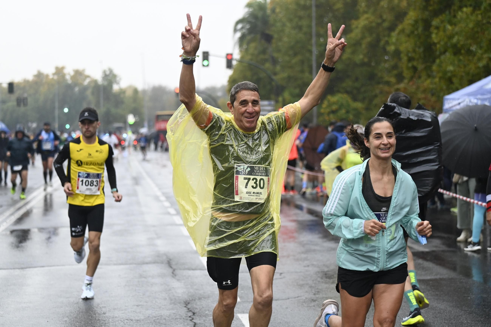 Las mejores fotos de la espectacular salida de la Media Maratón de Córdoba 2025