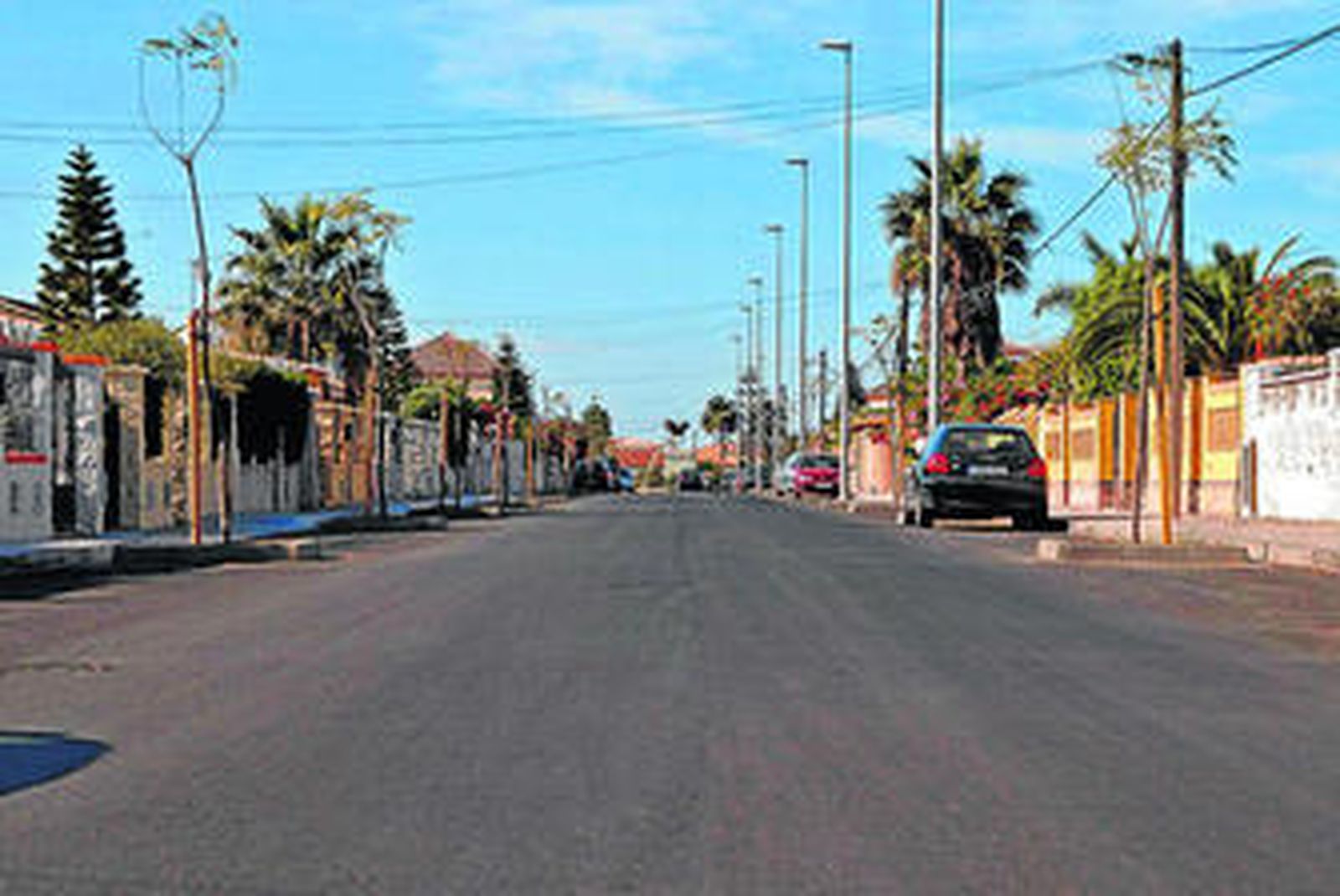 Aspecto actual de una de las calles principales de la zona de Los Gallos.