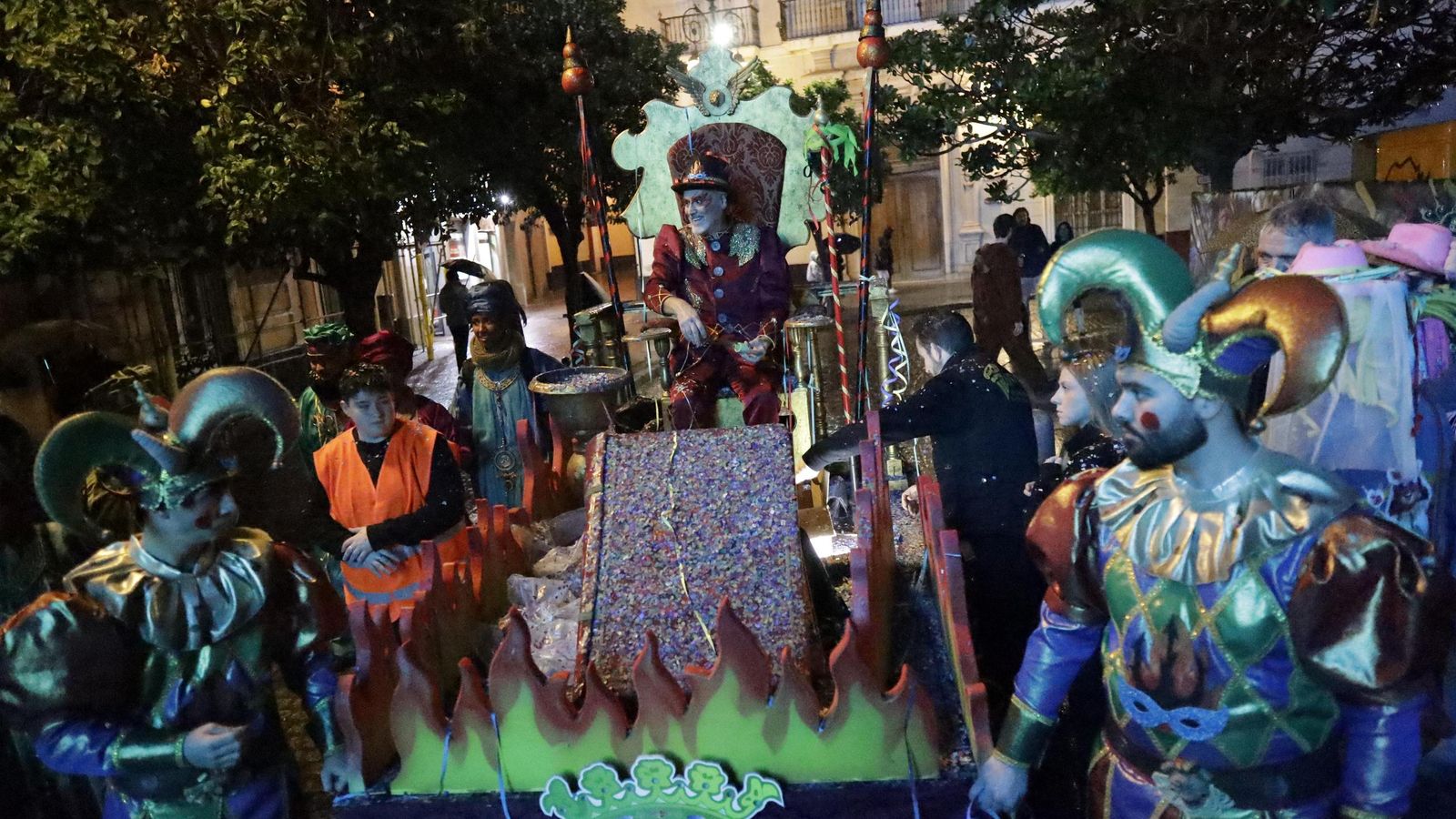 Búscate entre las mejores imágenes de la quema del dios Momo