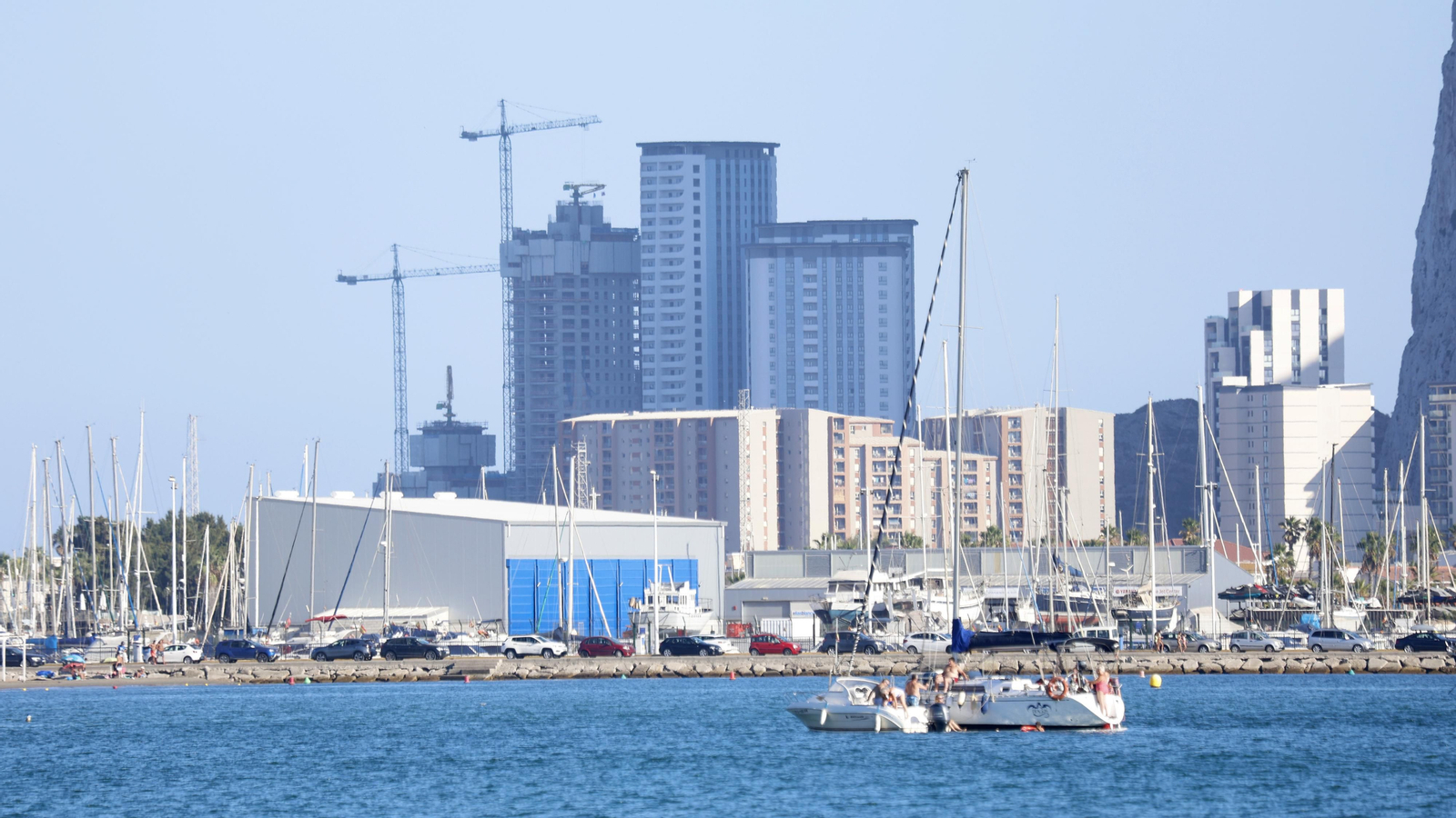 Las fotos de las torres en la cara este del peñón de Gibraltar llamada Hassan Centenary Terraces