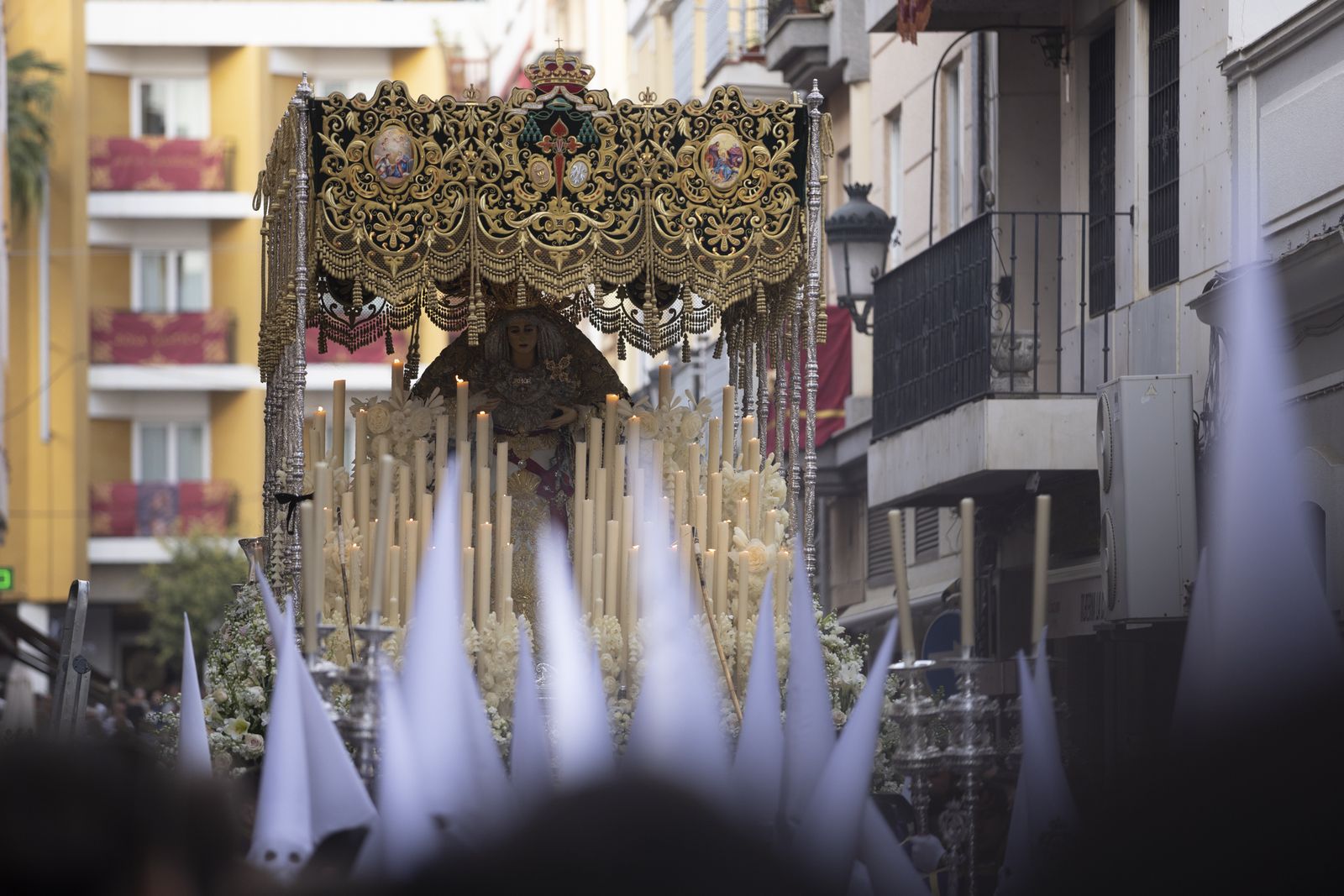 Lunes Santo: Tres Caídas en Huelva, en imágenes