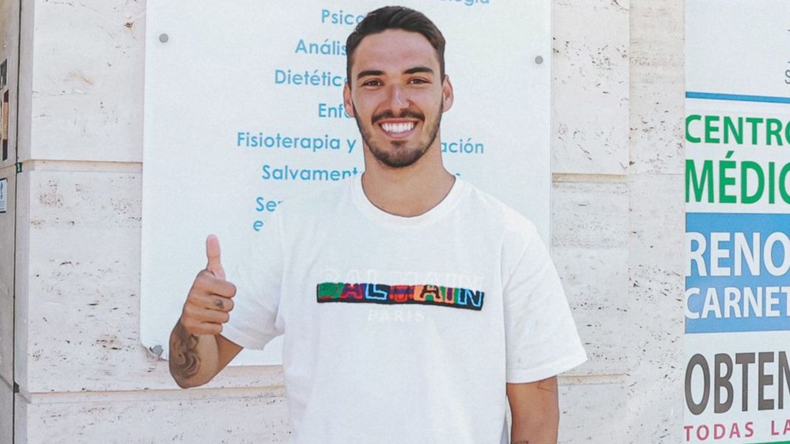 Diego Domínguez, sonriente antes de pasar el reconocimiento médico.