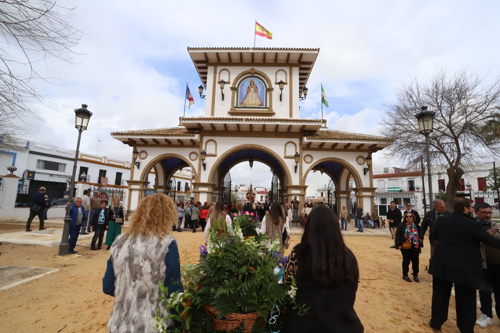 Imágenes de la misa de la Hermandad del Rocío de Huelva ante la Virgen del Rocío