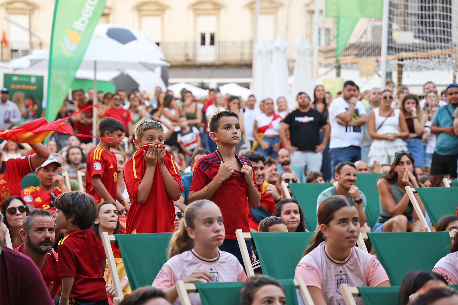 Imágenes de la Fan zone en Huelva de la Final de la Eurocopa entre Inglaterra y España Imágenes de la Fan zone en Huelva de la Final de la Eurocopa entre Inglaterra y España