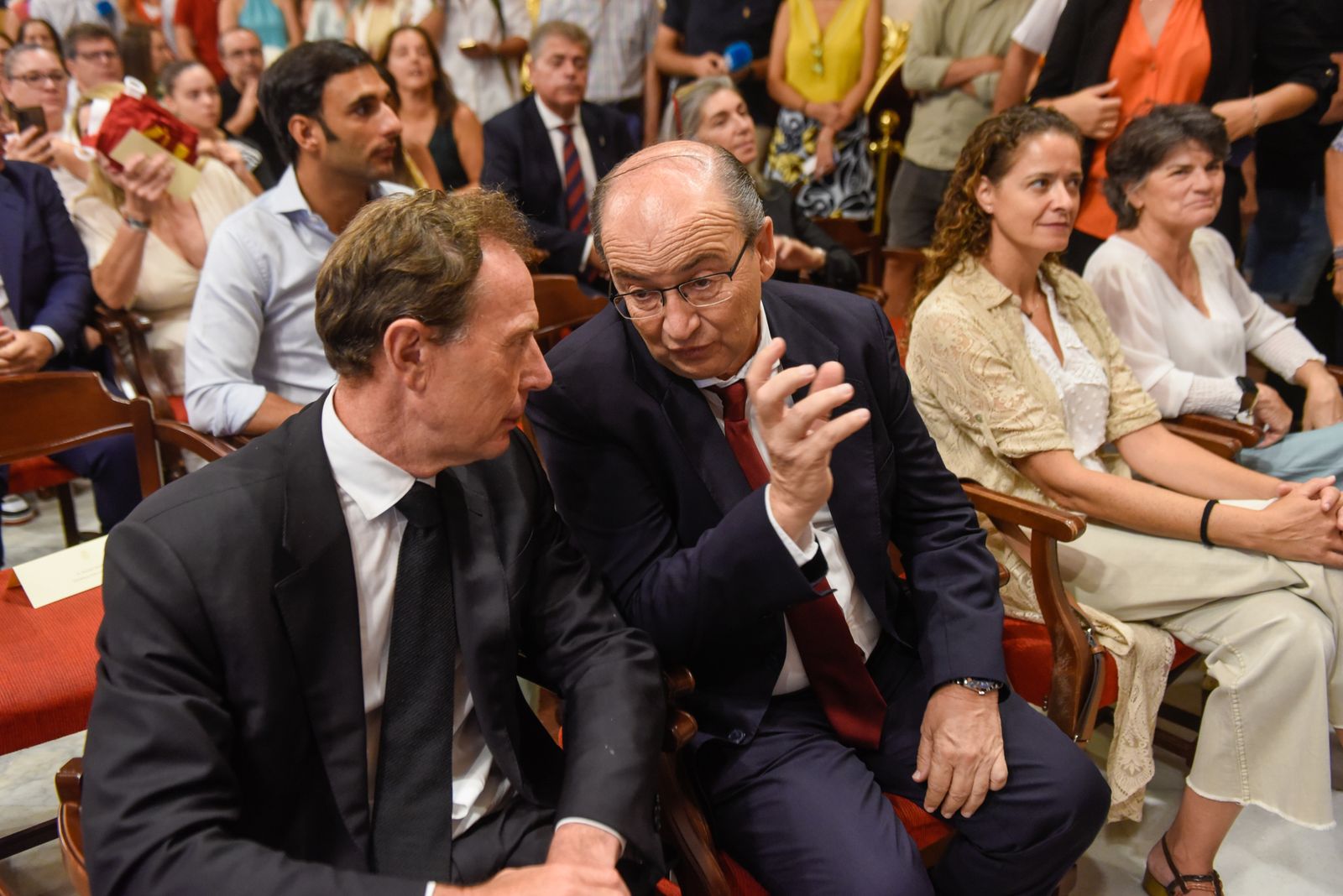 El alcalde recibe a Olga Carmona