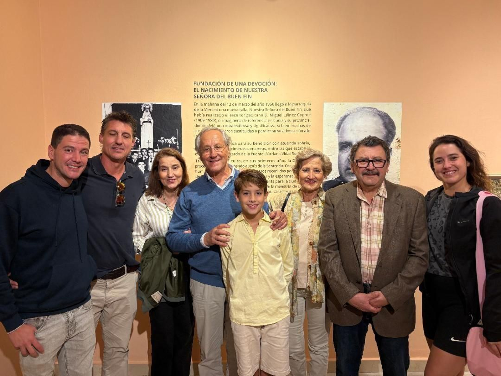 Los hermanos Menchu, Susi y Jerónimo Almagro Ceijas, con César Siero, Menchu Vallejo, Jerónimo Almagro García y Quique Lafuente y su hijo Quique.