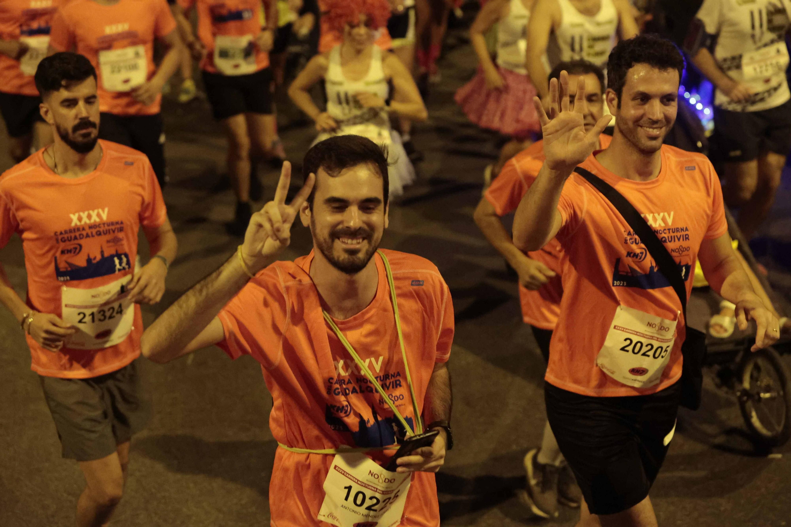 Búscate en las fotos de la Carrera Nocturna (III)