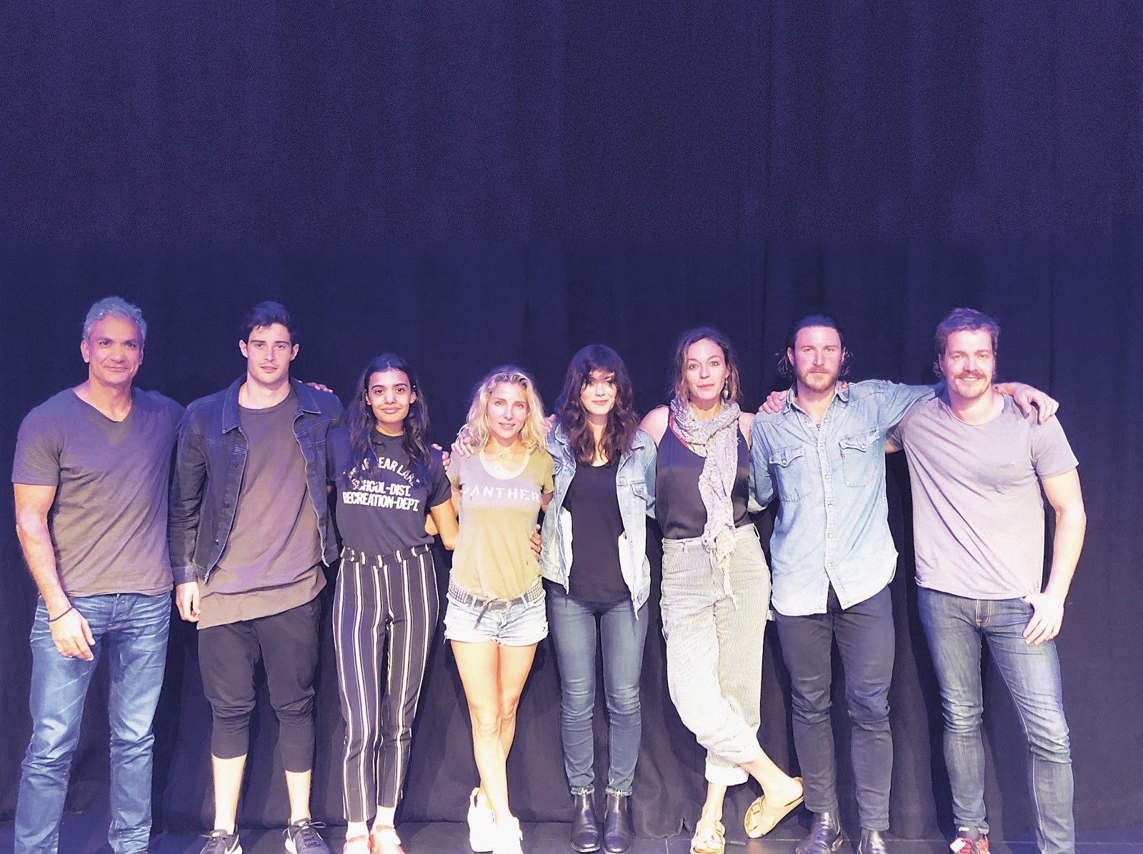 Elsa Pataky Hen el centroH, con compañeros del rodaje de 'Tidelands'.