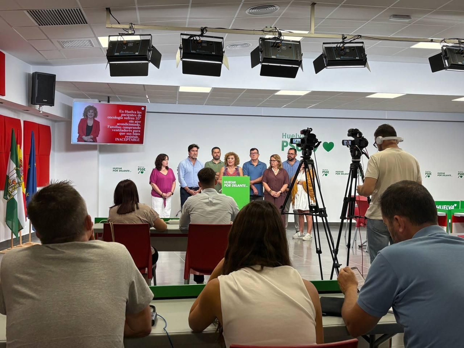 Los socialistas onubenses este lunes en rueda de prensa.