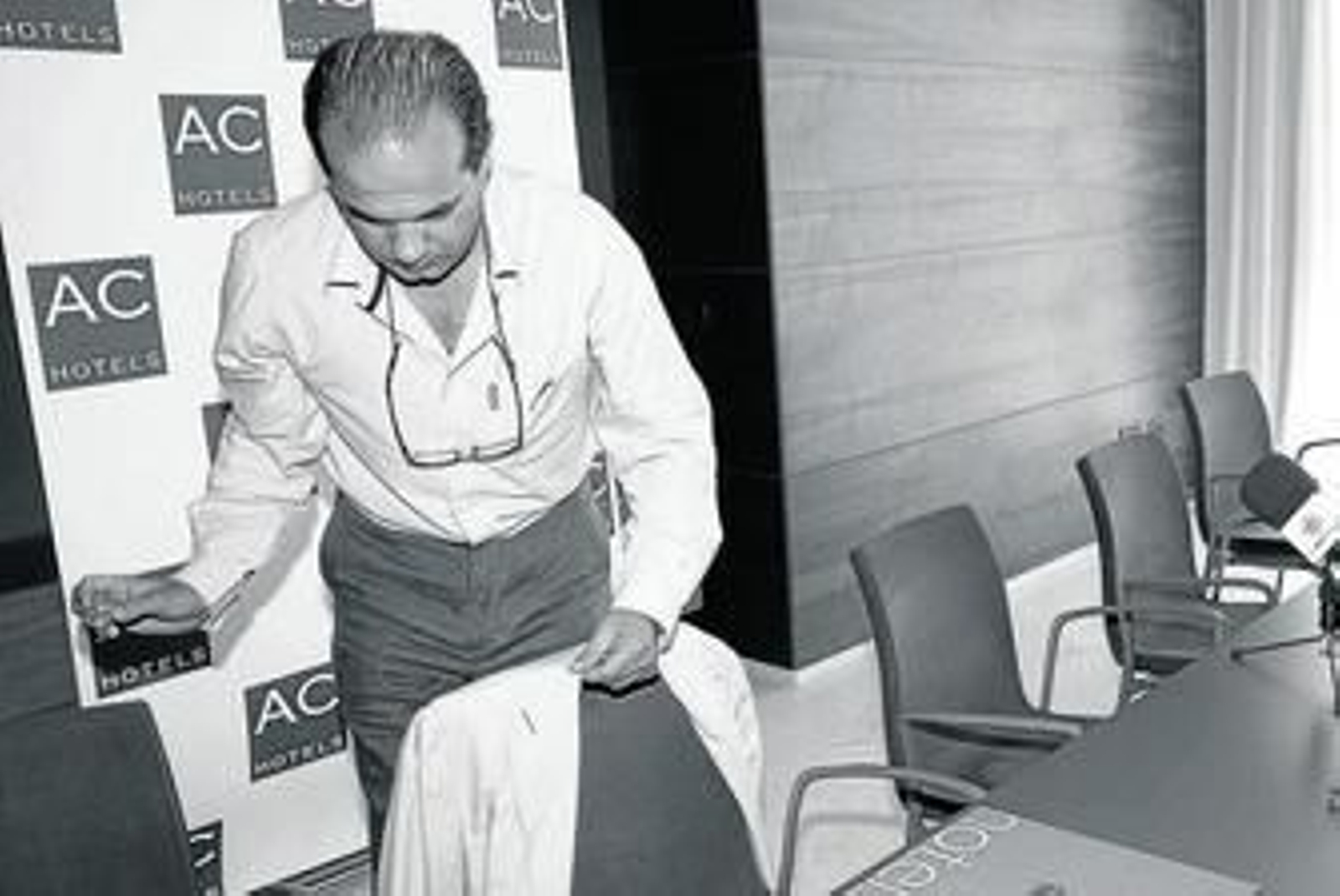 El Xerez Deportivo hizo oficial ayer el traspaso de poderes entre Joaquín Morales y Federico Souza.