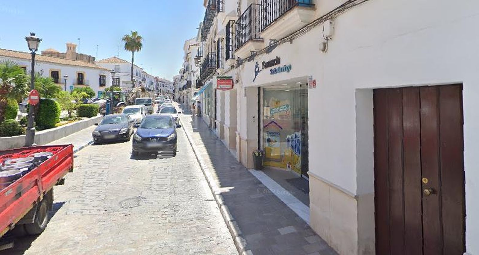La calle en la que tuvo lugar el incendio en una vivienda en Osuna.