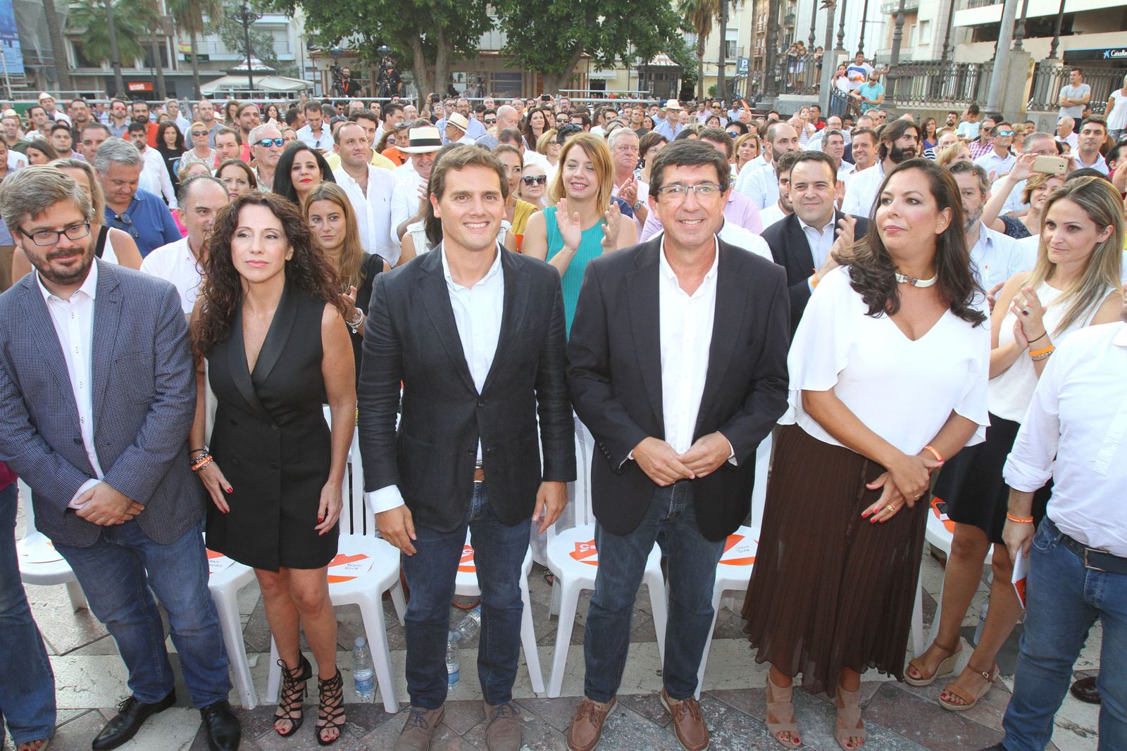 Albert Rivera y Juan Marín, junto a Fran Hervías, Rocío Ruiz y María Martín, al inicio del encuentro.