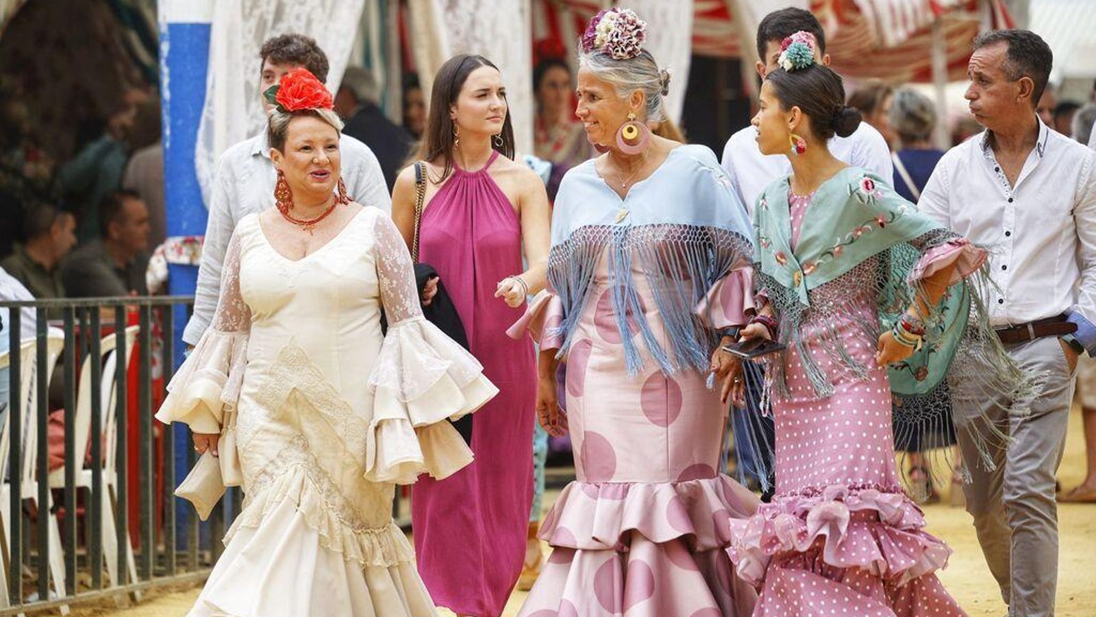 El ambiente familiar ha estado muy presente en la jornada de este viernes en la Feria de El Puerto.