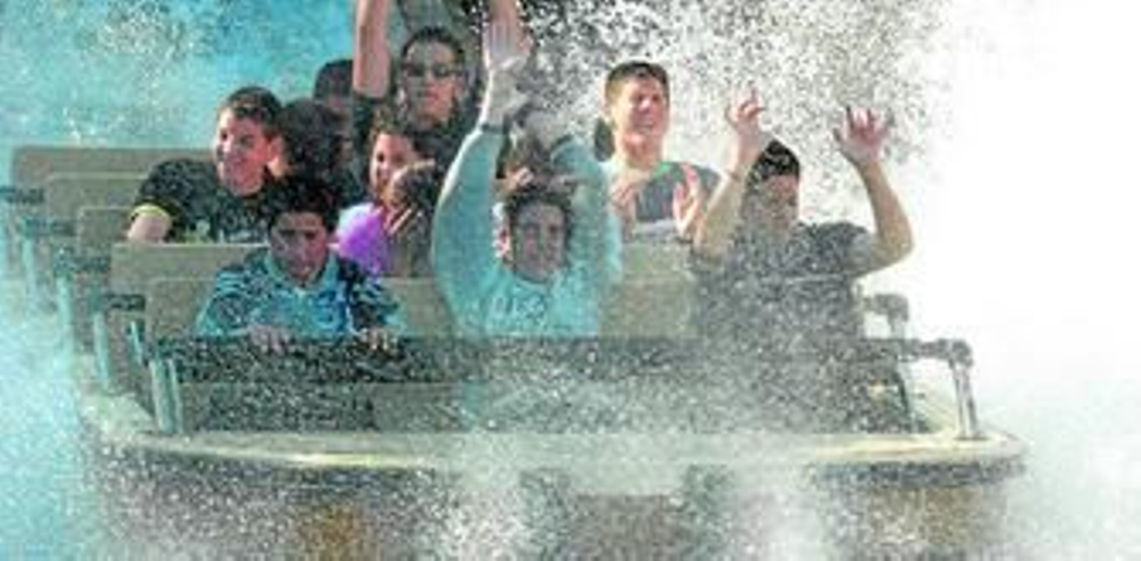 Diversión acuática en la atracción del Iguazú.