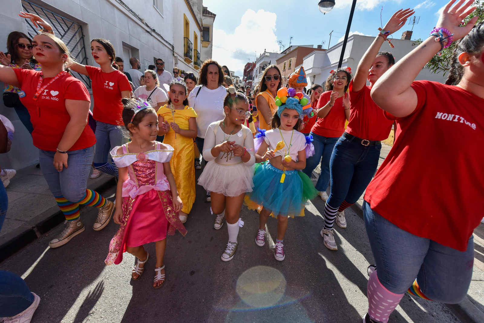 Búscate en las fotos de la cabalgata del Día del Niño en Los Barrios