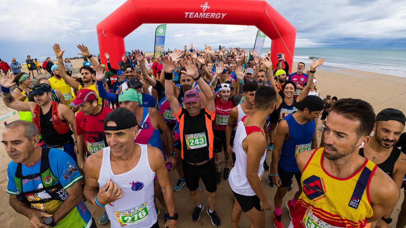 Salida de una de las pruebas de trail del V Desafío Solidario Playa del Castillo.