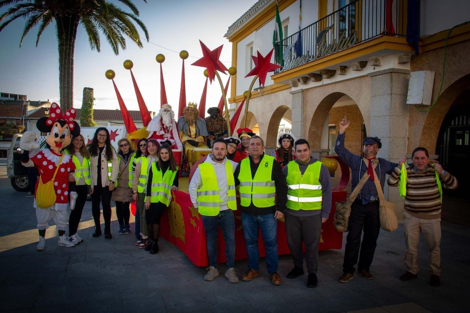 El carbonero recorre Los Blázquez para regañar a quienes se han portado mal El carbonero recorre Los Blázquez para regañar a quienes se han portado mal