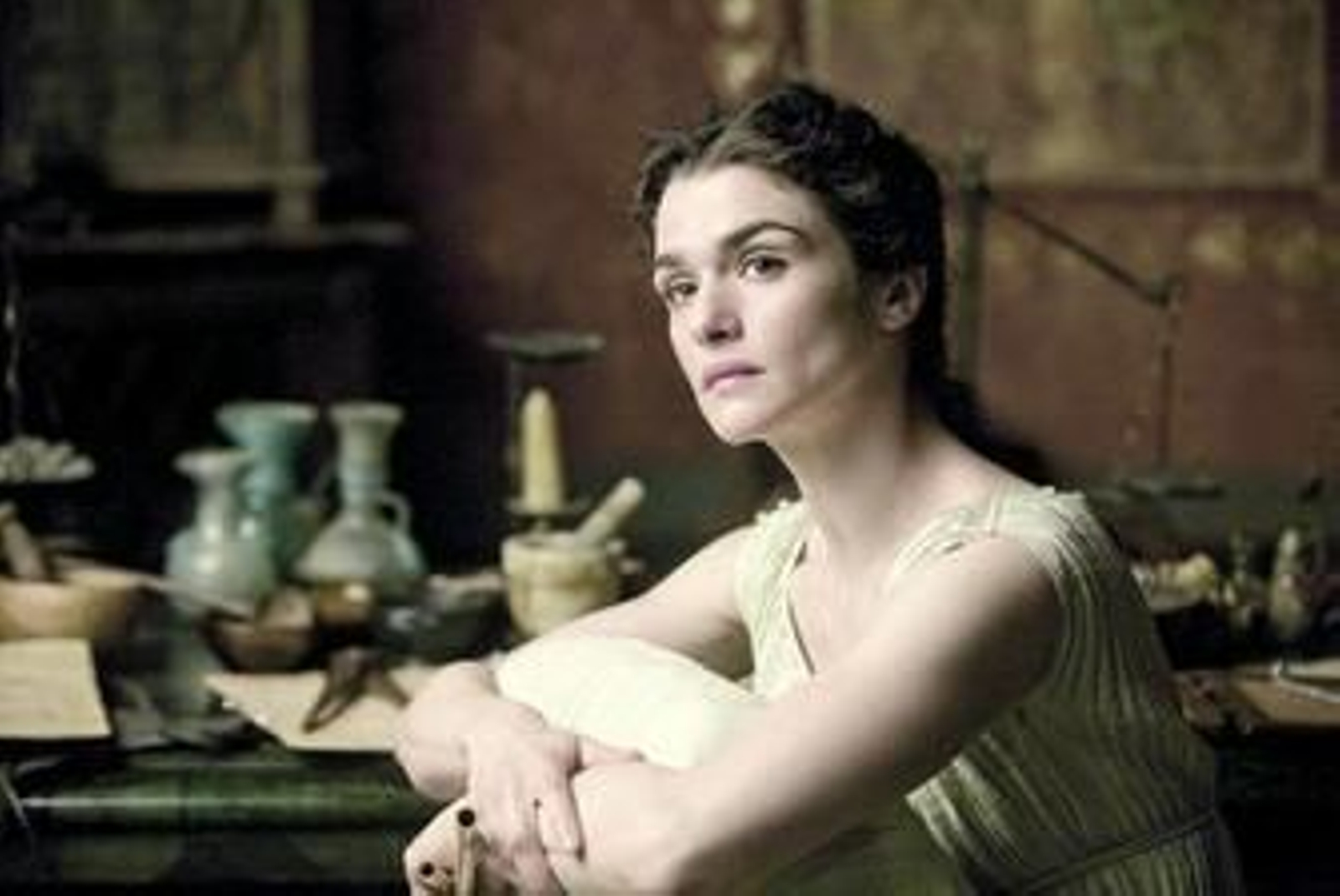 La actriz Rachel Weisz, en una de las primeras imágenes del nuevo filme de Alejandro Amenábar, 'Ágora'.
