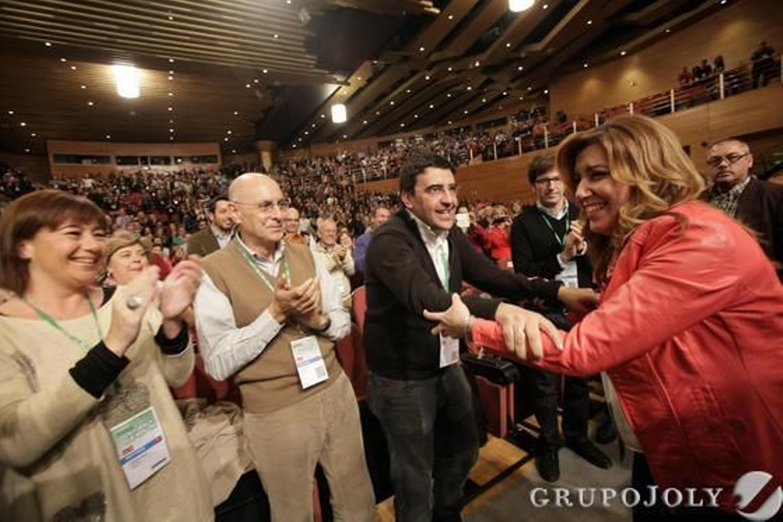 Susana Díaz saluda a Mario Jiménez.

Foto: L. Rivas