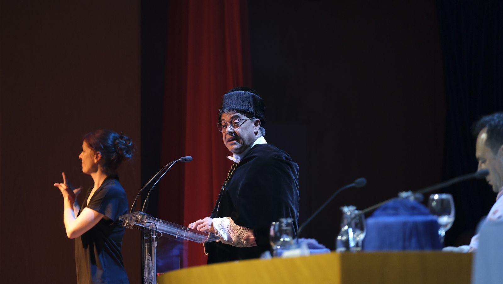 Imágenes de la investidura como Doctor Honoris Causa de la UAL, de Paco Cosentino.