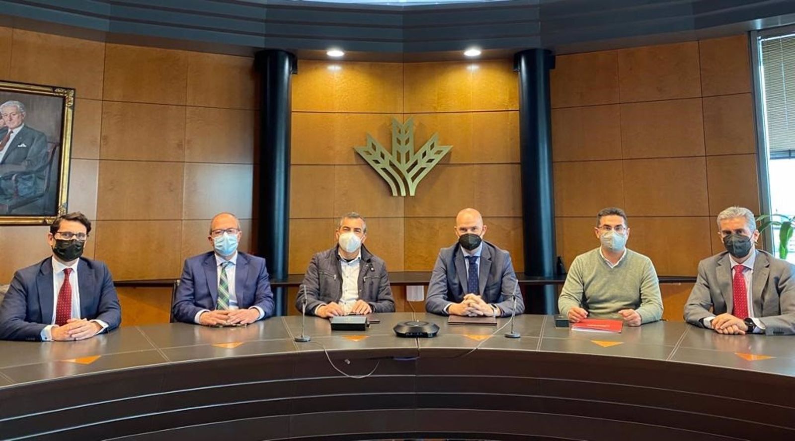 Imagen de la firma del convenio entre Caja Rural y la Asociación de Empresarios del Polígono Industrial de Asegra