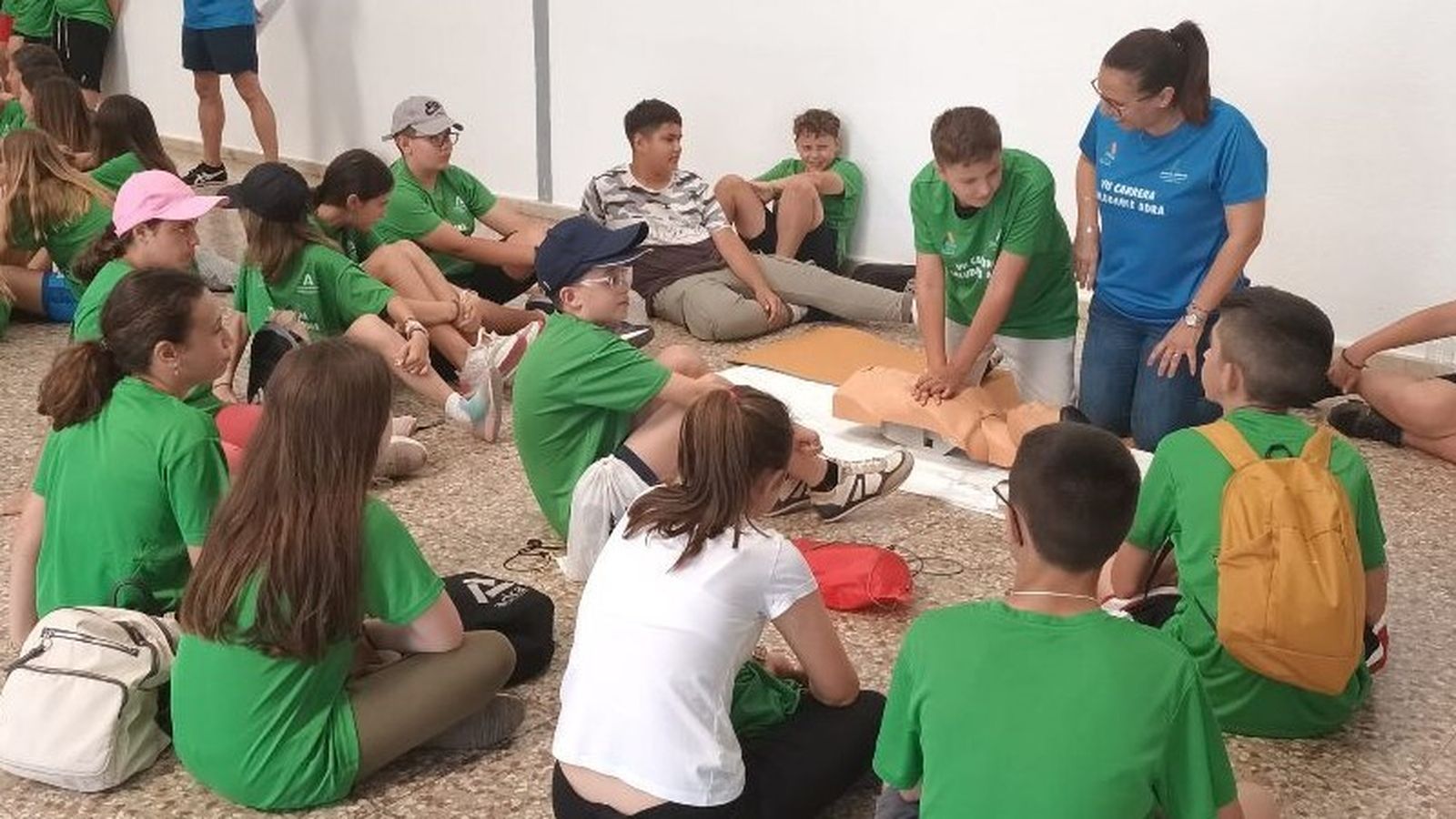 Los jóvenes participantes fueron testigos de un taller de primeros auxilios.