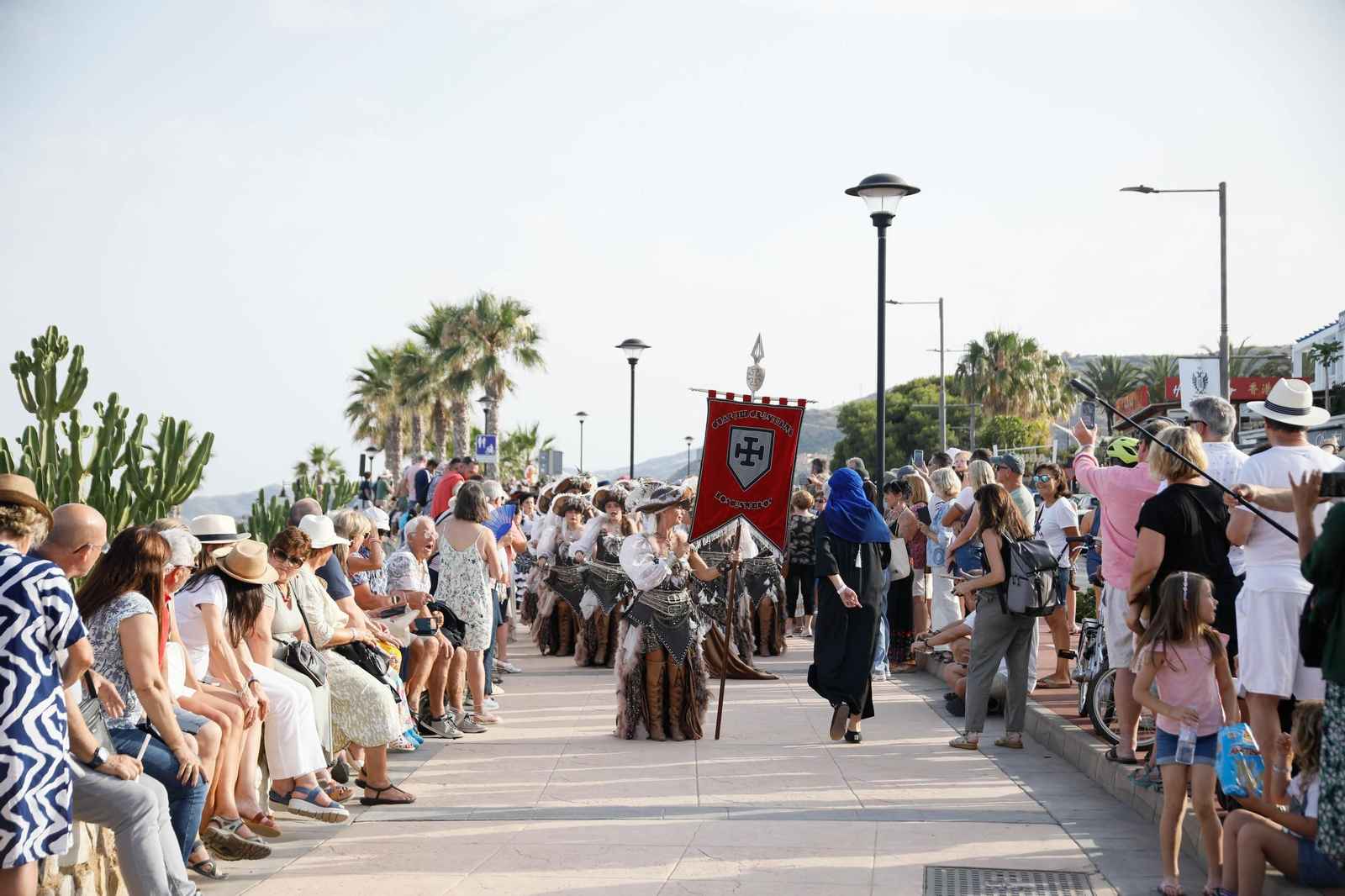 La carrera de cintas y la exhibición de caballos de los Moros y Cristianos de Mojácar, en imágenes