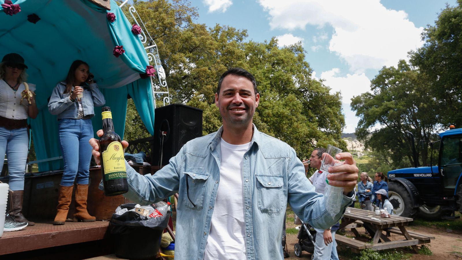 Búscate en las fotos del domingo en la romería de Los Barrios