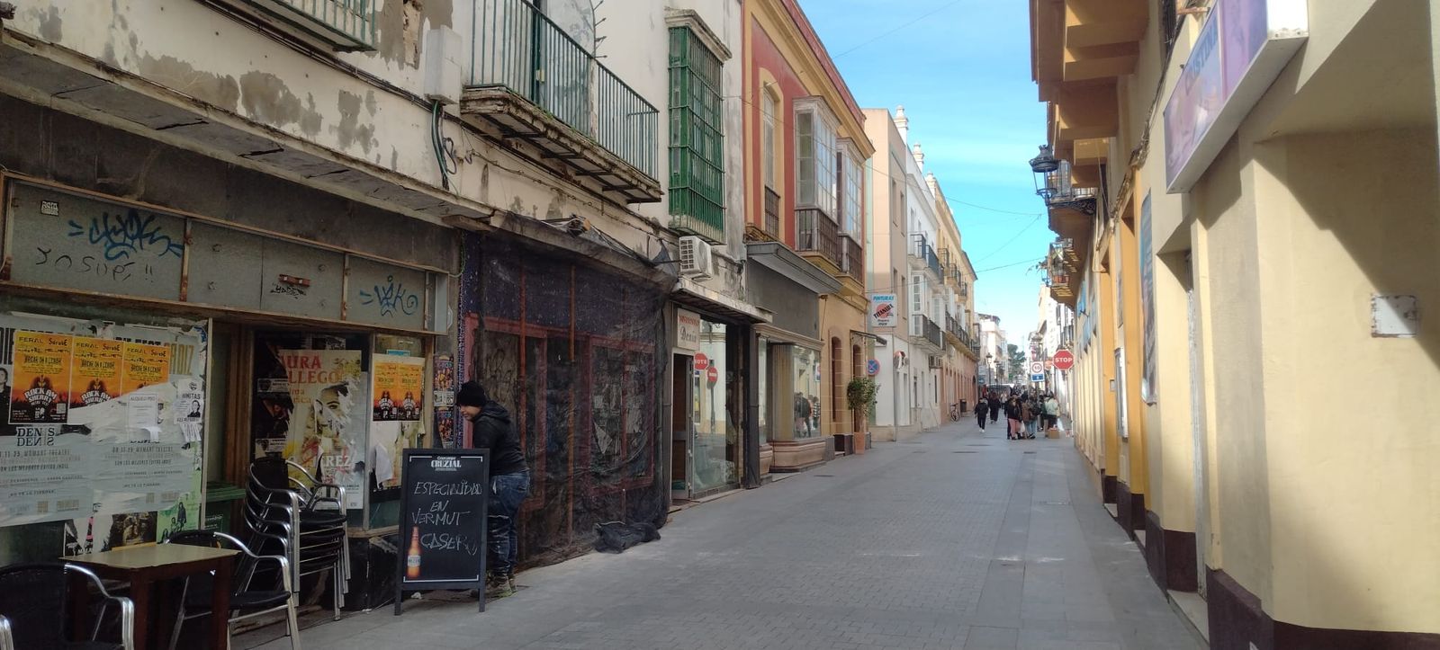 Una imagen de la céntrica calle Ganado, con numerosos locales cerrados.